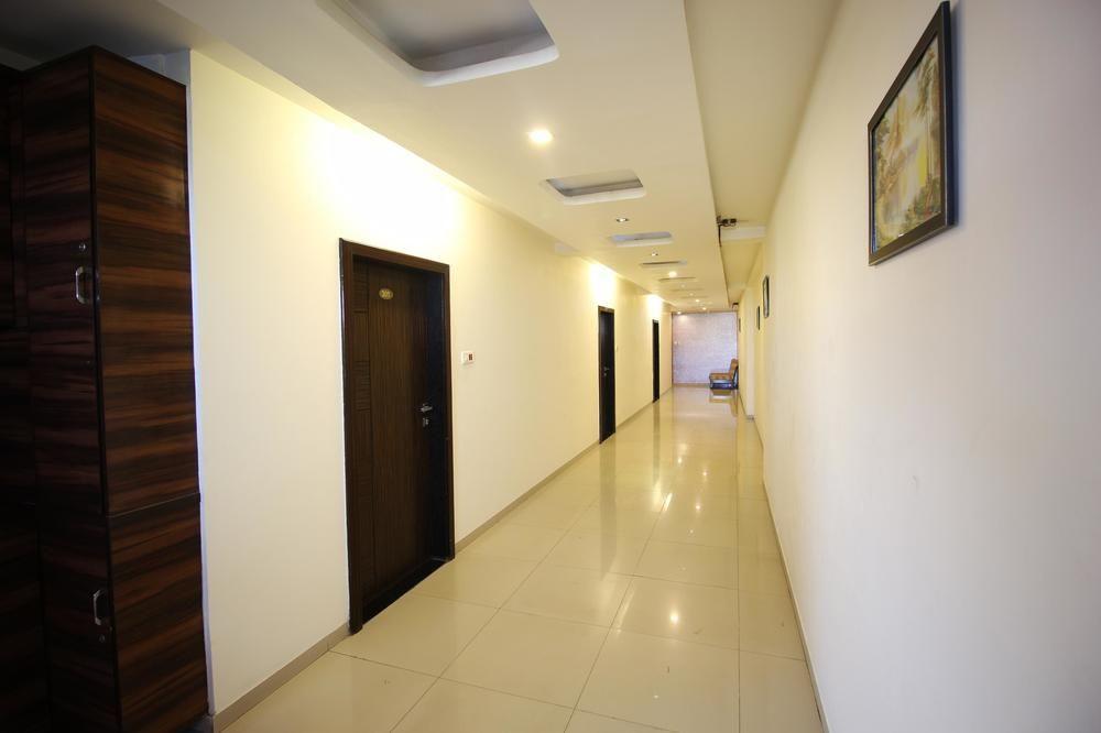Oyo Premium Law Garden C G Road Otel Amhedabad Dış mekan fotoğraf