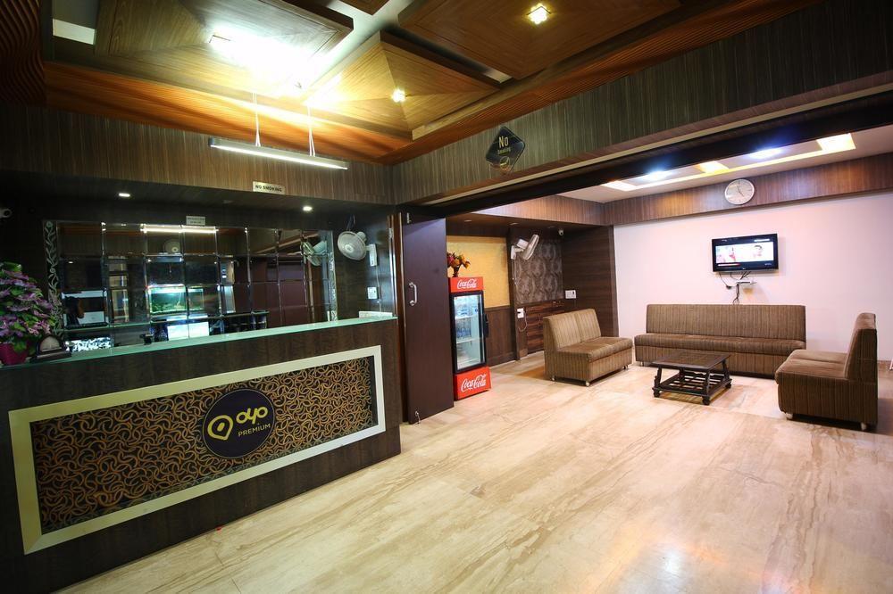 Oyo Premium Law Garden C G Road Otel Amhedabad Dış mekan fotoğraf