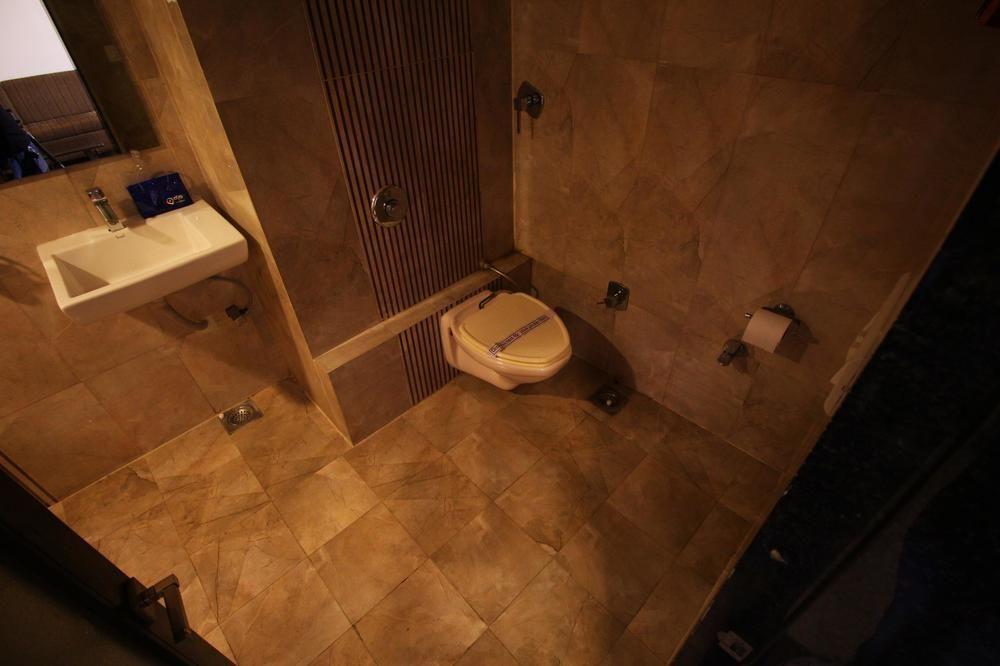 Oyo Premium Law Garden C G Road Otel Amhedabad Dış mekan fotoğraf