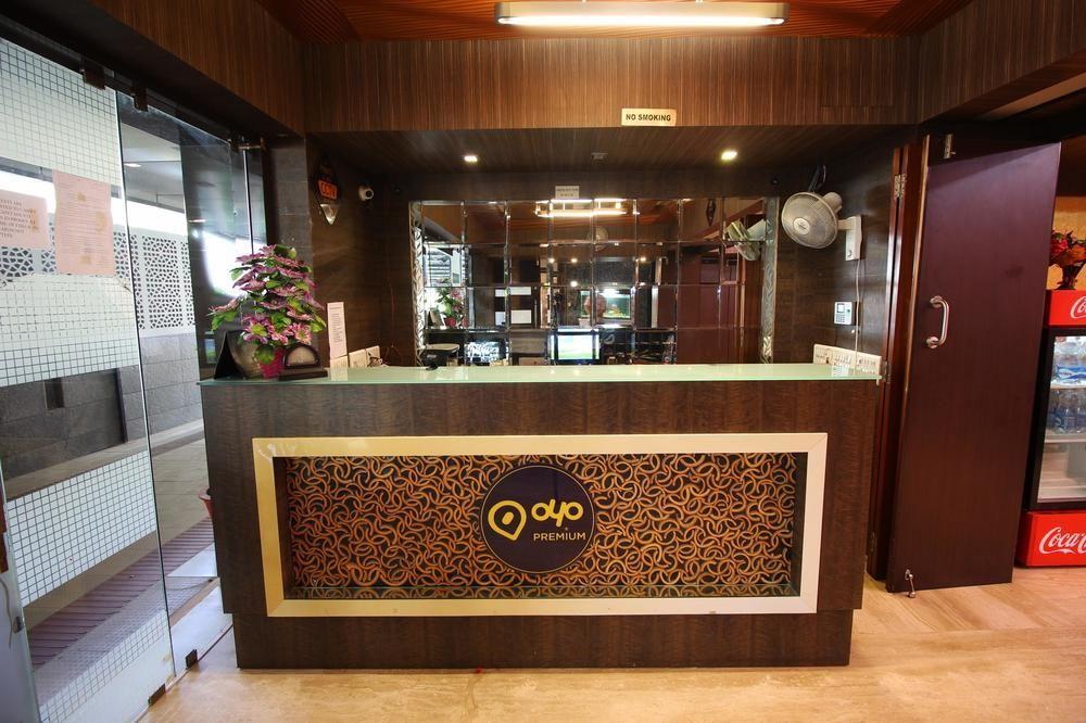 Oyo Premium Law Garden C G Road Otel Amhedabad Dış mekan fotoğraf