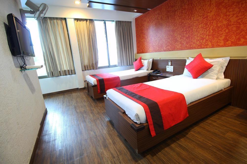 Oyo Premium Law Garden C G Road Otel Amhedabad Dış mekan fotoğraf